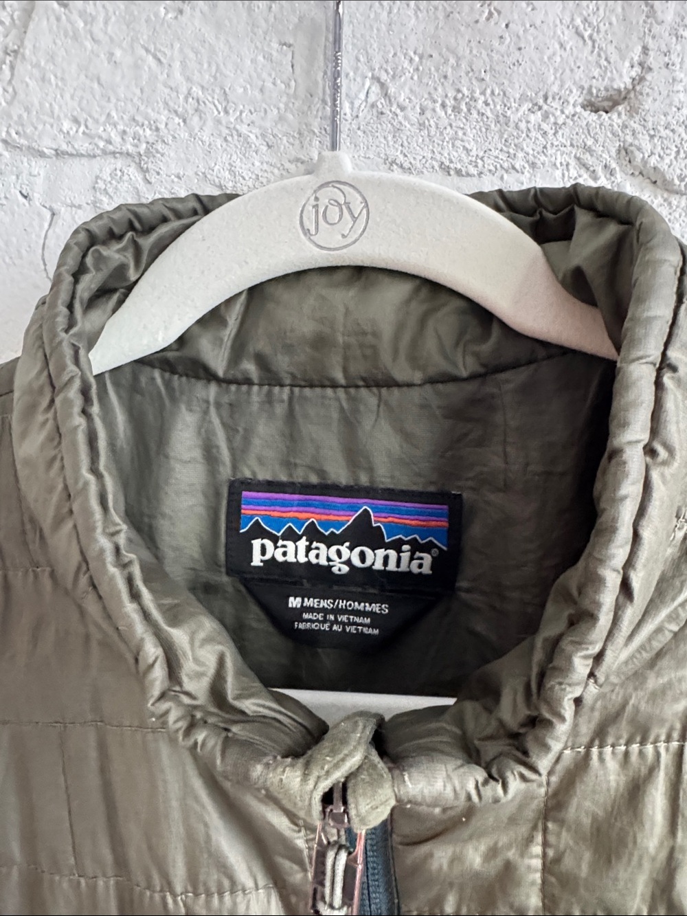 Patagonia Men’s Nano Puff Down Jacket in Olive Green, size M - Picture 3 of 7